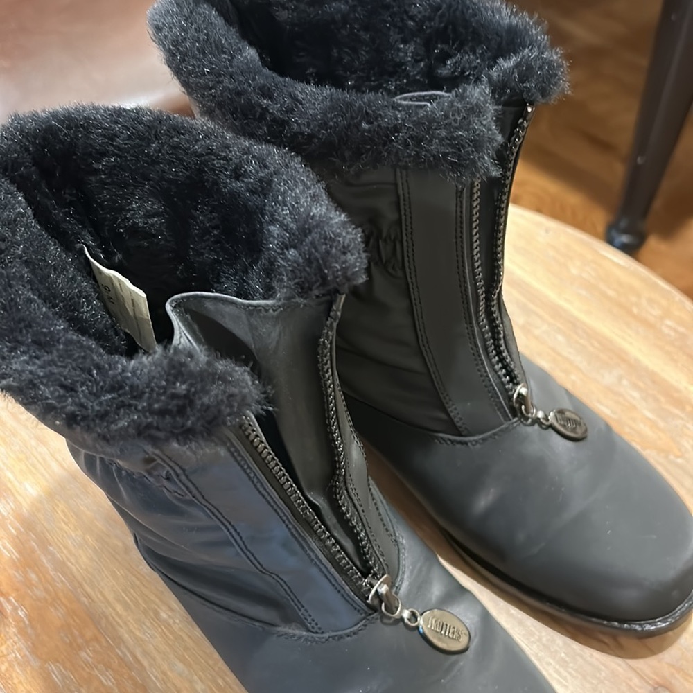 Trotters Black Brady Boots.  Size 9.5 - Picture 9 of 16